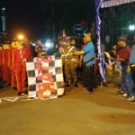 Sekdakab Pamekasan Totok Hartono saat melepas gerak jalan Palapa bersama forkompimda. 