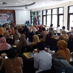 Suasana diklat Public Speaking dan Jurnalistik yang digelar PWI Jember dan bekerja sama dengan Cabang Dispendik Jatim wilayah setempat.