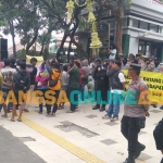 Demo di Kabupaten Probolinggo. Foto: ANDI SIRAJUDIN/BANGSAONLINE