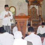Bupati-Wabup, Sambari-Qosim saat menghadiri nuzulul Qur