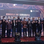 Suasana foto bersama pada HUT Morula IVF Surabaya.