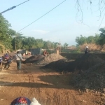 Pemasangan pancang pembangunan Penahan Banjir Karangasem.