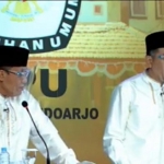 PAPARAN: BHS-Taufiq saat debat publik yang digelar KPU Sidoarjo di studio tv, Selasa (3/11) malam. foto: ist.