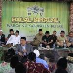 KH Said Aqil Siradj saat memberikan Tausiah pada acara Halal Bi Halal Nahdlatul Ulama Cabang Kabupaten Blitar di Kampung Cokelat, Desa Plosorejo Kecamatan Kademangan Kabupaten Blitar, Selasa (1/9). (foto: tri susanto/BANGSAONLINE)