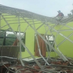 Kondisi bangunan atap SMPN 2 Kebomas pasca ambruk.