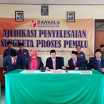 Suasana sidang ajudikasi Bawaslu Blitar, beberapa waktu lalu.