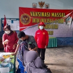 Suasana saat giat vaksinasi Covid-19 untuk anak usia 6-11 tahun yang diselenggarakan BIN Jatim di Kabupaten Blitar.