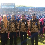 Anak-anak TK membanjiri Stadion Kanjuruhan.