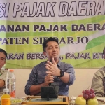 Kepala BPPD Sidoarjo, Ari Suryono, memaparkan capaian pajak daerah saat Raker II PWI Sidoarjo di Kota Batu. Foto: Ist