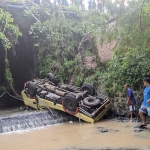 Kondisi truk sebelum dievakuasi petugas.