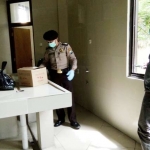 Mayat bayi saat berada di kamar jenazah RSUD Mardi Waluyo Kota Blitar.