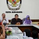 PENETAPAN: Komisioner KPU Surabaya menetapkan dua pasangan calon memenuhi syarat mengikuti Pilwali Surabaya 9 Desember 2015. foto: maulana/BANGSAONLINE