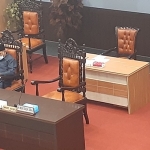 Sekwan DPRD Mardiasih, S.H., M.H. saat membacakan Penetapan Bupati dan Wakil Bupati Mojokerto terpilih.