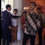 Gibran Rakabuming Raka (26) anak sulung Presiden Jokowi marah kepada pers saat mendampingi ayahnya yang mau dilantik sebagai presiden RI ke-7. foto: tempo.co.id