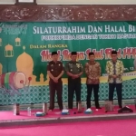 Bupati dan forkopimda gelar halal bihalal dengan tokoh masyarakat pamekasan dan saat menandatangani ikrar bersama para tokoh masyarakat.