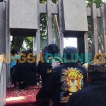 Salah satu prosesi ritual di Petilasan Sri Aji Jayabaya, Kediri. Foto: MUJI HARJITA/BANGSAONLINE
