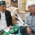 H. Musawwir (kiri), Ketua Fraksi Keadilan Hati Nurani bersama KH. Makki Nasir Ketua PCNU Bangkalan saat menghadiri haul KH. Kholil AG ke-26, Rabu (18/3) malam.