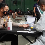 Kasat Lantas Polres Kediri AKP Bobby Mochammad Zulfikar, S.H., S.I.K., saat mengikuti rapid test. (foto: ist)