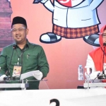 Gus Yani dan Bu Min saat debat publik Pilkada Gresik. foto: ist.