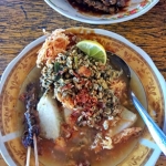 Lontong Kupang merupakan salah satu makanan khas Sidoarjo. 