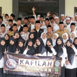 Bupati Yuhronur foto bersama Kafilah Lamongan.