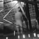 Pria tanpa identitas yang ditemukan tewas gantung diri di pinggir Jalan Pendopo Agung, masuk ke Dusun Nglinguk, Desa/Kecamatan Trowulan, Kabupaten Mojokerto.