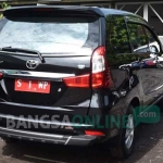 Avanza nopol S-1-WP Mobdin Bupati Jombang, Nyono Suharli Wihandoko. foto: ROMZA/ BANGSAONLINE