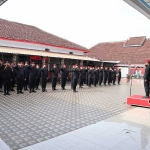 Kepala Lapas Siswarno saat pimpin apel.