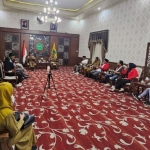 Audiensi Bupati dan Wabup Pemkekasan dengan mahasiswa kelompok cipayung di Pendopo Agung Ronggosukowati, Selasa (14/10/2025)