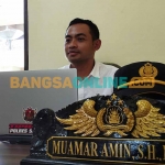 Kanit IV Tipiter Polres Sampang, Ipda Muammar Amin, saat ditemui diruang kerjanya. Foto: MUTAMMIM/BANGSAONLINE