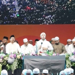 Bupati Muhdlor dan Ketua DPRD Usman saat menghadiri acara Sidoarjo Bersholawat, Selasa (31/1/2023) malam. Foto: ist.