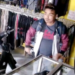 Inilah sosok pelaku pembobol toko di Buduran Sidoarjo yang tertangkap kamera CCTV. 