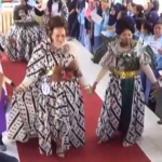 Peserta fasion show di Lapas Wanita Kota Malang saat menunjukkan kebolehannya melenggak-lenggok di catwalk.