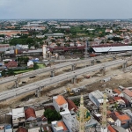 Pembangunan Jalan Lingkar Luar Barat (JLLB) ruas Sememi ke Utara-Fly Over Teluk Lamong.