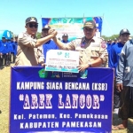 Sekdaprov Jatim, Heru Tjahjono bersama Bupati Baddrut Tamam saat menghadiri Simulasi dan Pengukuhan KSB Arek Lancor Pamekasan di lapangan Kelurahan Patemon, Kec. Pamekasan, Kab. Pamekasan. foto: ist