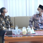 Bupati Fandi Akhmad Yani (kanan) dan Sekda Achmad Washil dalam sebuah kesempatan, belum lama ini. foto: SYUHUD/ BANGSAONLINE