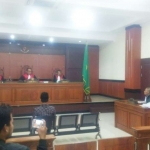 Suasana sidang dengan terdakwa penolak revitalisasi Alun-alun Gresik.