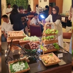 Menu yang disajikan Quds Royal Hotel Surabaya saat launching paket Royal Iftar dalam rangka menyambut Ramadhan tahun ini.
