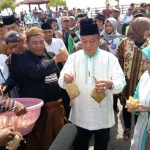 Bupati Fadeli saat membuka gebyar ketupat di WBL.