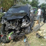 Kondisi mobil usai menabrak 4 pengendara motor.