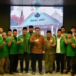 Bupati Kediri Hanindito Himawan Pramana bersama Pengurus GP Ansor Kabupaten Kediri. Foto: Ist.
