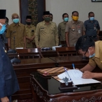 Pimpinan OPD lakukan perjanjian kinerja bersama bupati. (foto: ist)