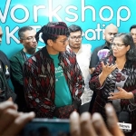 Pj Wali Kota Kediri Zanariah saat berdialog dengan Menparekraf Sandiaga Uno.