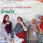 Para kader Nahdlatul Ulama (NU) Cabang Bojonegoro, Jawa Timur, membuka posko warung kopi gratis bagi para pemilih.
