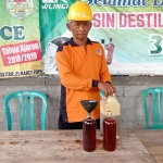  Muryani, pria yang berhasil menciptakan BBM alternatif dari limbah plastik.