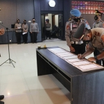 Bertempat di Aula Rupatama Polres Ngawi, Selasa (20/4/2021), Kapolres Ngawi AKBP I Wayan Winaya memimpin serah terima jabatan (sertijab) tiga perwira. (foto: ist)