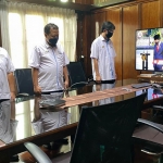 Direktur PTPN XI, R. Tulus Panduwidjaja saat mengikuti peringatan hari pahlawan melalui virtual.