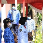 Pjs. Wali Kota Pasuruan, Dr. Ardo Sahak, S.E., M.M., saat bertindak sebagai Inspektur Upacara dalam peringatan HUT ke-75 Provinsi Jatim.