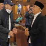 Menko bidang Pangan Zulkifli Hasan saat disambut Prof Dr KH Asep Saifuddin Chalim, MA, di ruang di VIP Bandara Juanda, Jumat (14/11/2025). Foto: mma/bangsaonline