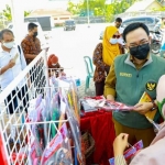 Bupati Pamekasan H. Baddrut Tamam mengoptimalkan pembelanjaan dari berbagai kreasi dan produksi berbasis kearifan lokal dan masyarakat.